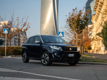 Suzuki Vitara Hybrid Yoru una nuova serie speciale