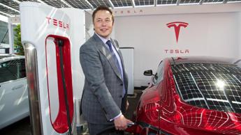 Tesla accordo causa per discriminazione razzista dopo condanna da milioni di dollari