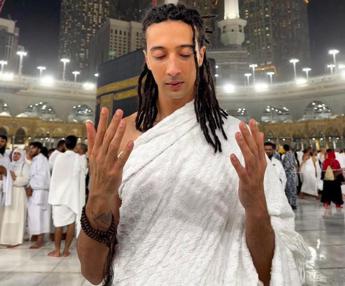 Ghali alla Mecca per il Ramadan il rapper pellegrino nella foto sui social