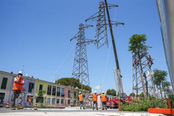 A Roma iniziata demolizione tralicci al Trullo Gualtieri Attesa da decenni dai cittadini