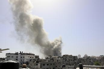 Gaza media Raid Israele su moschea 16 morti 10 sono bambini