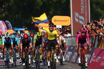 Giro dItalia Kooij vince la nona tappa e Pogacar sempre in maglia rosa