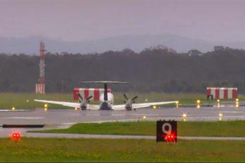 Il carrello non funziona spettacolare atterraggio demergenza in Australia Video