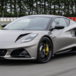 Lotus Emira diventa un 4 cilindri