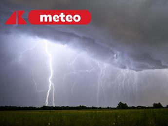 Meteo intenso fronte temporalesco su nord Italia allerta per grandine e nubifragi