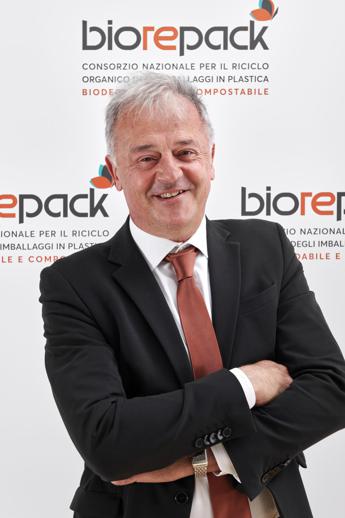 Riciclo bioplastiche compostabili Italia si conferma gia oltre target 2030