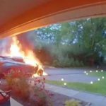 Suv prende fuoco spontaneamente sul vialetto di casa famiglia salva per miracolo Video