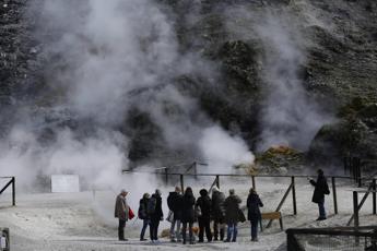 Campi Flegrei mezzo milione di persone evacuate in 72 ore il piano in caso di eruzione