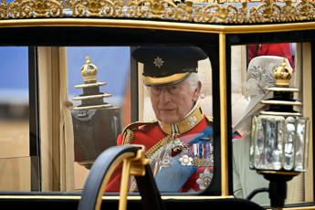 Carlo gioioso ma anche cupo al Trooping the Colour lanalisi dellesperto