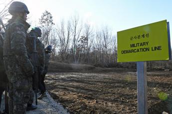 Corea Nord soldati attraversano confine da Seul spari di avvertimento