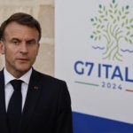 G7 gelo Meloni Macron alla cena lui fa il baciamano