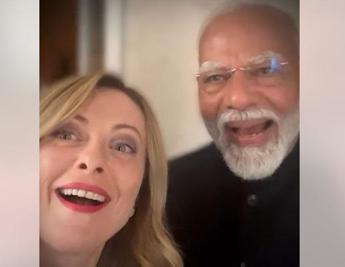 Hello from the Melodi team la gag di Meloni e Modi al G7 Video