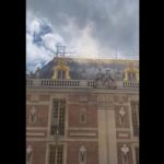 Incendio alla reggia di Versailles densa colonna di fumo e turisti evacuati Video