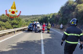 Incidente con la moto contro un camper muore a 17 anni