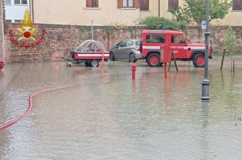 Maltempo sullItalia allerta gialla in 8 regioni frane e allagamenti in Veneto