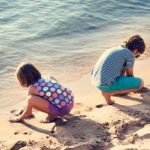 Medici a balneari Nelle spiagge dispenser di crema solare e braccioli gratis ai bimbi