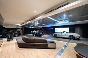 Mercedes Benz trasforma i suoi showroom