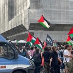 Milano teatro Parenti blindato per conferenza su conflitto a Gaza fuori proteste pro Palestina