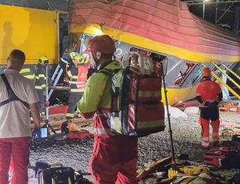 Repubblica Ceca scontro fra treni a Pardubice almeno 4 morti Video