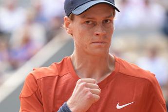 Roland Garros Sinner in semifinale Dimitrov battuto in 3 set