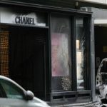 Spettacolare furto nel cuore di Parigi svaligiato negozio Chanel