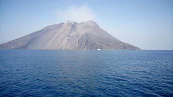 Stromboli allerta arancione per il vulcano