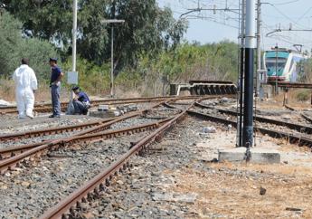 Travolti e uccisi da un treno muoiono sul colpo un uomo e una donna