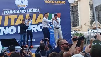 Vannacci sul palco con Salvini insiste Il dado e tratto fate una decima su simbolo Lega