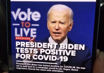 Biden e il covid il sospetto corre sui social Una scusa per ritirarsi