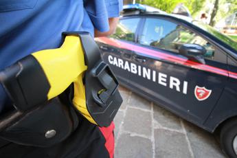 Bolzano carabinieri usano il taser accusa malore e muore