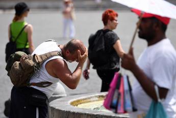 Caldo anomalo oggi bollino rosso in 11 citta temperature record e ondate di calore