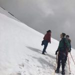 Dalla famiglia sulla ferrata ai ragazzi in bici sulla neve le follie ad alta quota