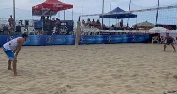 Estate nel beach volley infortuni in difesa e schiacciata 50 a caviglia e ginocchio