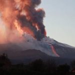 Etna in eruzione chiuso parzialmente aeroporto Catania