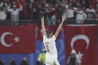 Euro 2024 Demiral lupo grigio squalificato 2 gare Turchia protesta