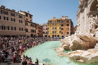 Fontana di Trevi a numero chiuso Lipotesi per tutelare il monumento