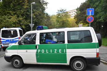 Germania sparatoria a Lautlingen cacciatore uccide 3 familiari e si suicida