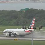 Gomma esplode durante il decollo disastro evitato per volo American Airlines Video