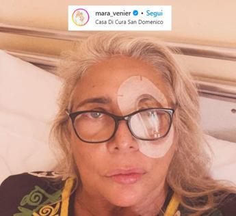 Mara Venier in clinica con un occhio bendato Mai tranquilla