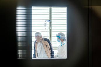 Niente tirocinio infermieristico senza vaccino covid protesta studenti a Lecce