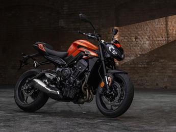 Nuova Triumph Street Triple 765 R anche in versione depotenziata