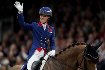 Parigi 2024 stella del dressage rinuncia alle Olimpiadi ha picchiato un cavallo