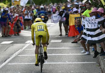 Pogacar vince il Tour de France trionfa anche nella crono finale