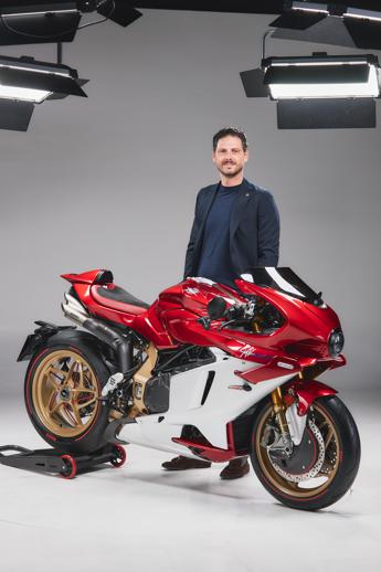 Presentata la nuova MV Agusta Superveloce 1000 Serie Oro