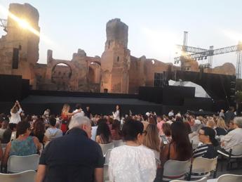 Roma problemi tecnici stop di 35 minuti per spettacolo Bolle a Caracalla