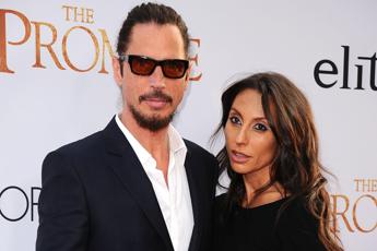 Roma rapinata vedova di Chris Cornell pugno nello stomaco poi via con Rolex da 50mila euro