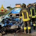 Scontro frontale con camion nettezza urbana a Verona due morti