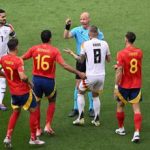 Spagna Germania 2 1 arbitro Taylor nega rigore bis dopo Roma Siviglia Video