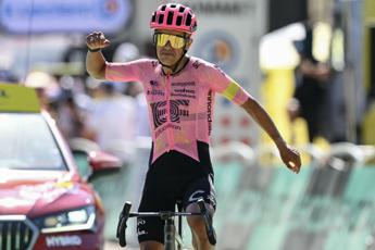 Tour de France 17esima tappa a Carapaz. Ancora uno scatto di Pogacar su Vingegaard ed Evenepoel