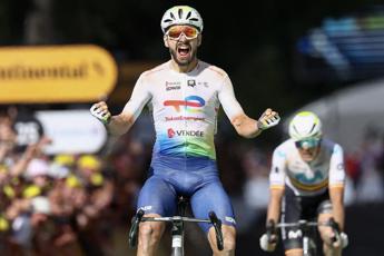 Tour de France Turgis vince la tappa degli sterrati e Pogacar sempre maglia gialla